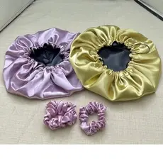 Touca de Cetim Dupla Face 2 unidades + 2 Scrunchies – Proteção Antifrizz | Cores Sortidas Premium