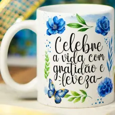 Caneca floral com frase motivacional/Caneca porcelana/Vai com caixa e laço/Presente para amiga/ Presente personalizado