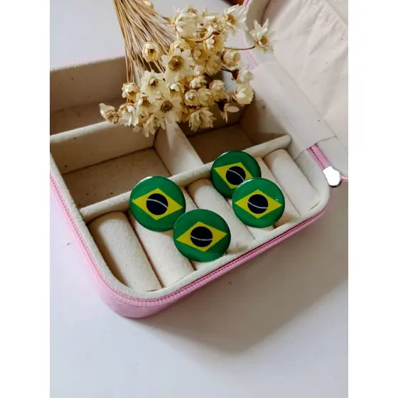 KIT COM 5 BRINCOS BOTÃO DO BRASIL- ESTILO, VERSATILIDADE E AMOR PELO PAÍS! COPA DO MUNDO