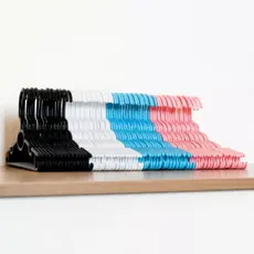 Kit 50 Cabides Infantil Bebê Enxoval Rosa Azul Branco Preto Plástico Reforçado Cruzeta Roupa