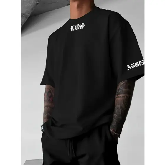 Camiseta Masculina de Rua com Gráfico de Los Angeles - Estampa de Letras em Destaque, Caimento Solto e Gola Redonda