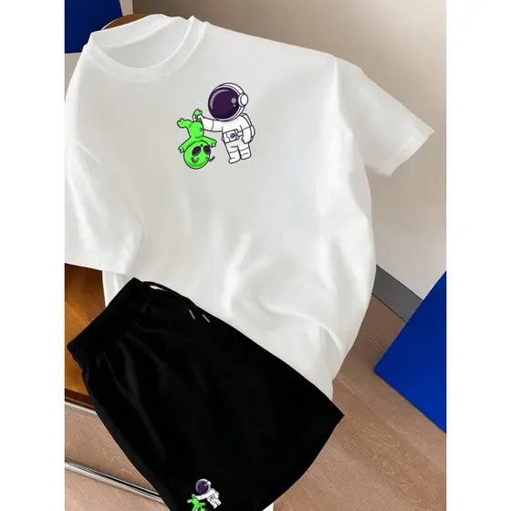 Conjunto Camiseta + Short Tactel Mauricinho Masculino Preto e Caqui Estampada "Astronauta" Modelo T-shirt Bermuda Camisa