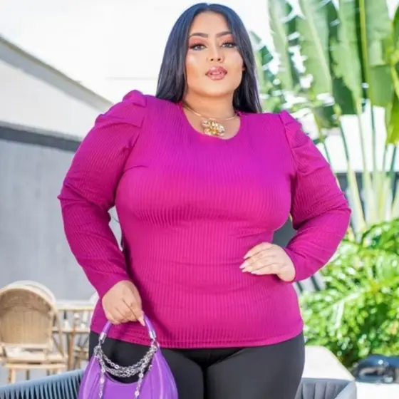 Blusa Feminina Plus Size Manga Longa Malha Canelada/Detalhe no Ombro
