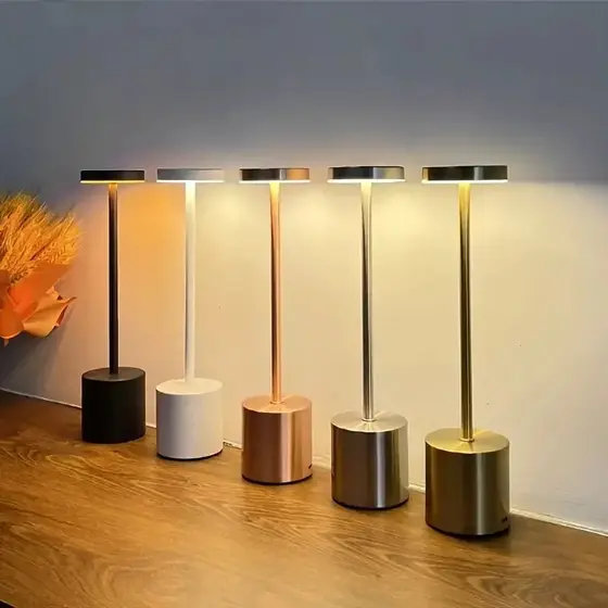 Luminária de Mesa Abajur Cabeceira Escrivaninha LED 3 em 1 Recarregável Tipo C Preto Cromado Dourado