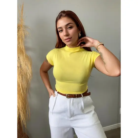 Blusa Feminina Gola Alta Algodão | Justa, Elegante e Atemporal