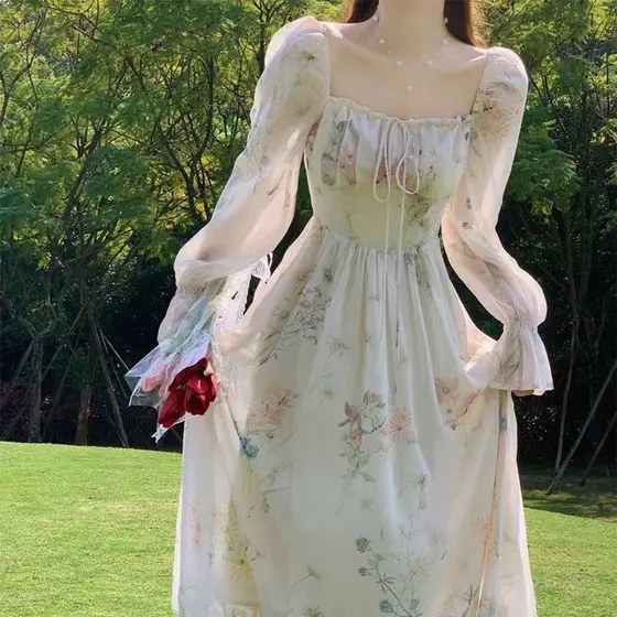 Vestido Longo Feminino Francês Elegante com Estampa Floral, Franzido na Cintura e Mangas Bufantes