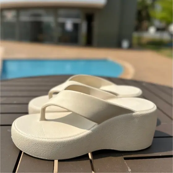 Chinelo Feminino Plataforma Anabela Salto Muito Leve 100% em EVA