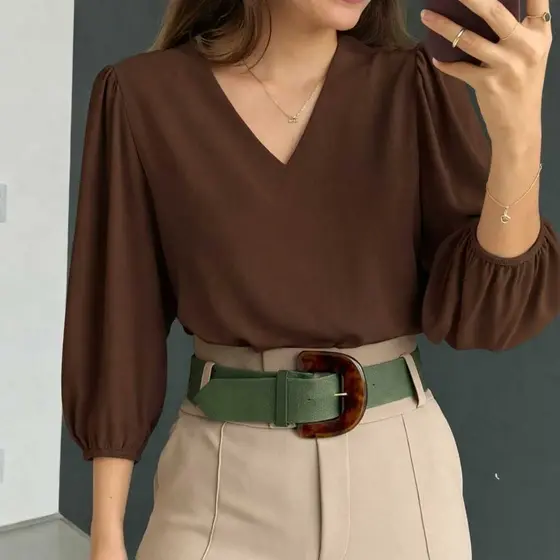 Blusa feminina Manga 3/4 moda evangélica e estilosa detalhe frente V