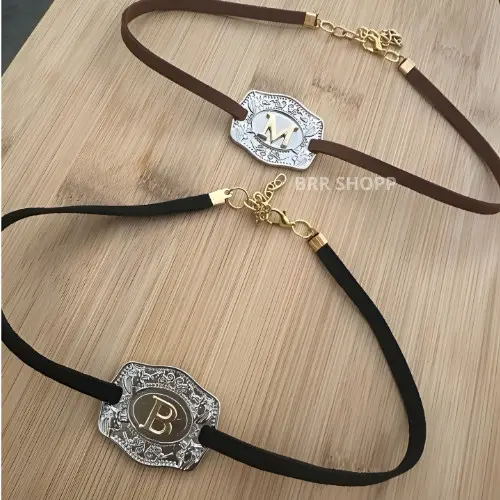 Colar Choker Country Pingente Fivela Com Letra Ajustável Rodeio