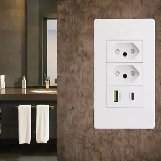 Tomada De Parede Dupla USB E USB-C Carregador Rápido 4 Em 1 Bivolt 110v 220v 10A Branco
