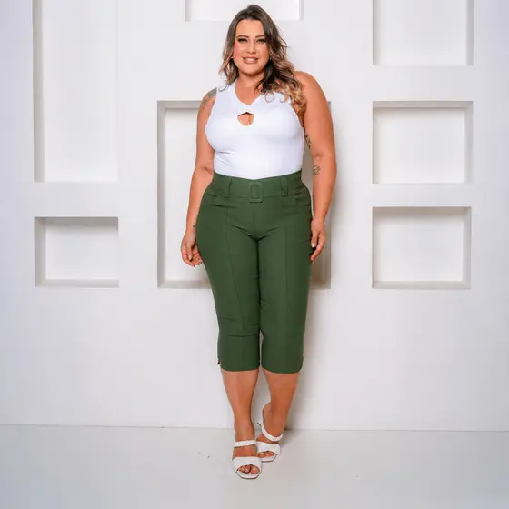 Calça Capri Plus Size Feminina Social Tecido Bengaline Com Cinto Fivela Alfaiataria Cintura Alta