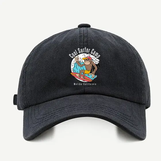 Bone baseball masculino preto Macaco SurfistaCom regualgem cores bege e branco