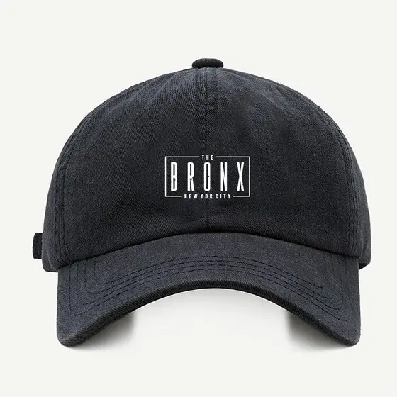 Bone baseball masculino preto The BronxCom regualgem cores bege e branco