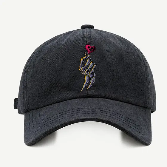 Bone baseball masculino preto Coraçao Caveira BtsCom regualgem cores bege e branco