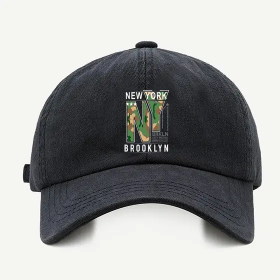 Bone baseball masculino preto NY CamufladoCom regualgem cores bege e branco