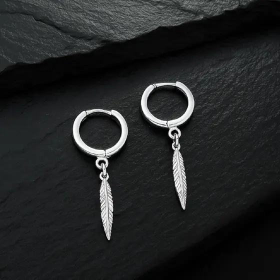 Brinco Masculino Argolinha Com Berloque Pluma Banhado A Prata