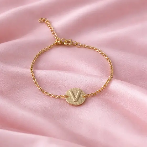 Pulseira Feminina Elo Portugues Com Medalha Letra Inicial Banhada A Ouro