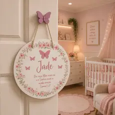 Porta Maternidade Placa decorativa para porta tema flores e borboletas com versículo.