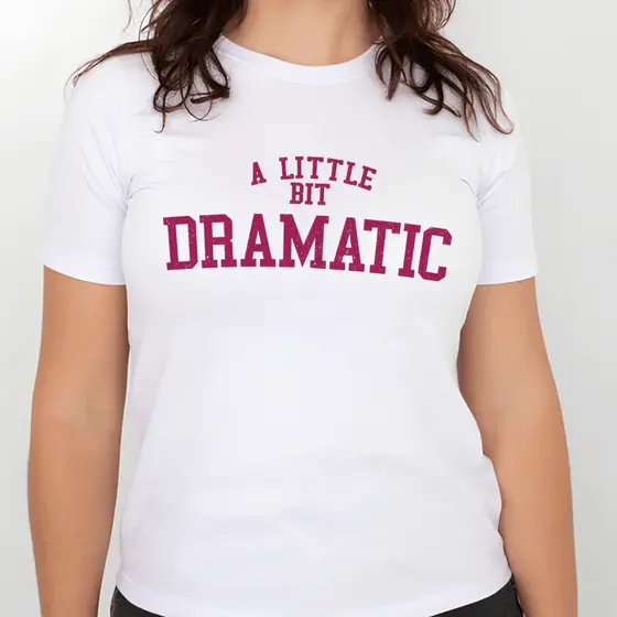 Camiseta Little a bit dramatic meninas malvadas