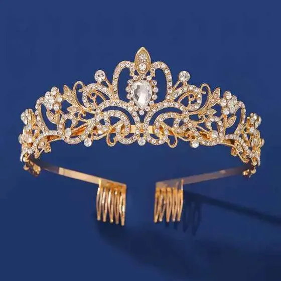 Coroa de Noiva Elegante em Liga Metálica com Detalhes em Strass DOURADO COM PENTES