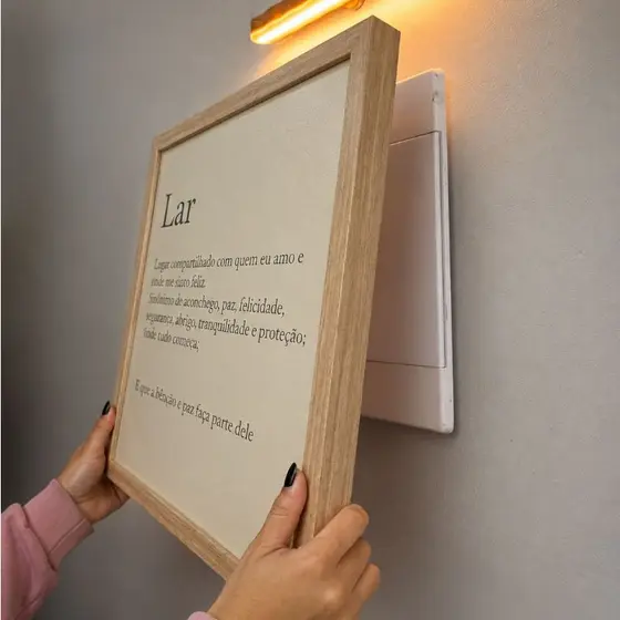 Quadro decorativo cobre caixa de luz com moldura Resinado 43x43 LAR lugar compartilhado sala/quarto/cozinha/decoração