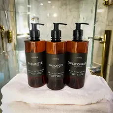Kit com 3 Dispensers frascos Âmbar de 500ml com Válvula Pump | Ideal para Sabonete, Shampoo e Condicionador