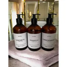 Kit Dispensers Âmbar 500ml com Válvula Pump – Sabonete, Shampoo, Condicionador | Dispenser para Banheiro