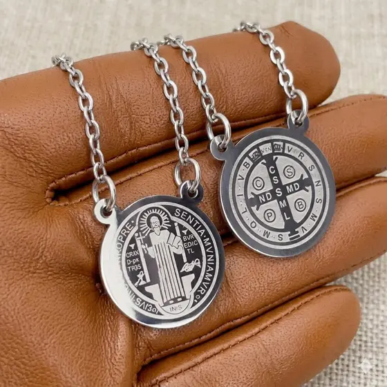 Colar Medalha de São Bento Colar Feminino e Masculino Inoxidável Escapulário