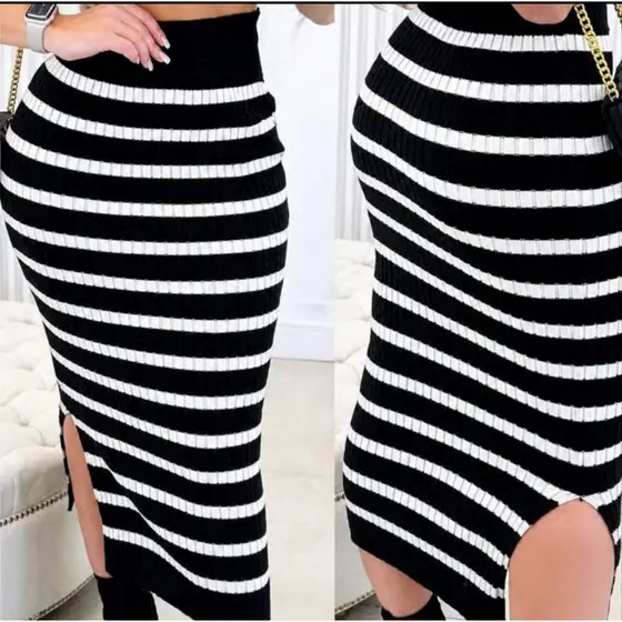 Saia Midi Feminina Tricot com Listras - Caimento Perfeito e Versátil