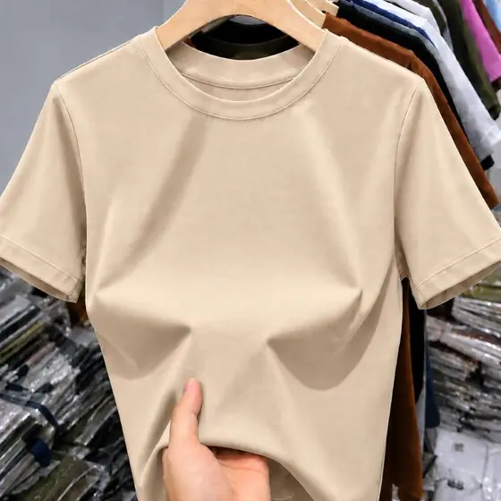 Camiseta de algodão elástico, 94% algodão e 6% elastano, slim fit, alta elasticidade, modelo em branco