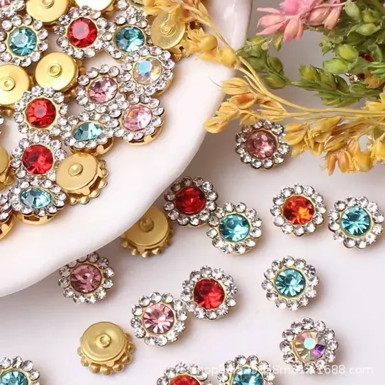 Chaton Flor Strass 10mm Metal – Kit 40g  Aproximadamente 100 Unidades, Artesanato, Decoração, aplique