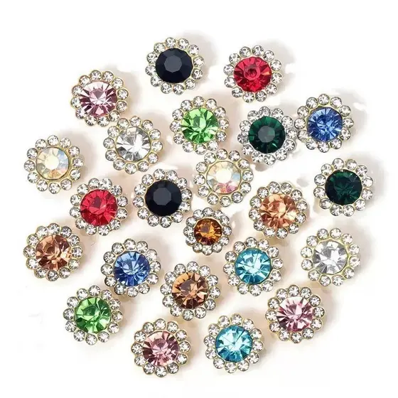 Chaton Flor Strass Metal 12mm – 40g Aproximadamente 100 Unidades