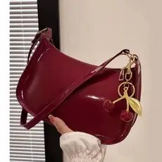 Bolsa Baguete Verniz Feminina Elegancy de Ombro + Chaveiro Cereja Super Estiloso GB 01