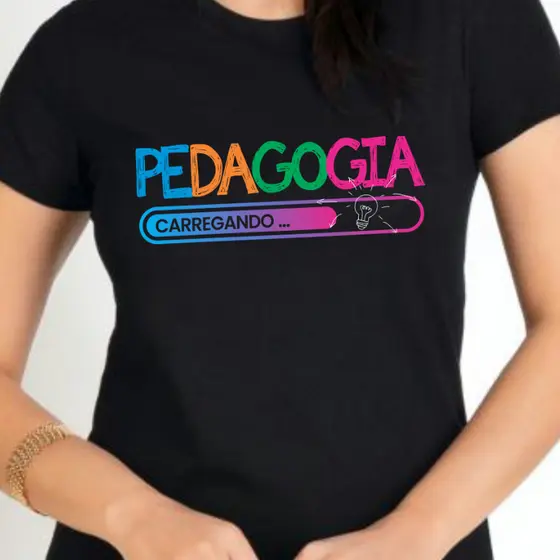 Camiseta Profissões Pedagogia Estudante Carregando Colorido