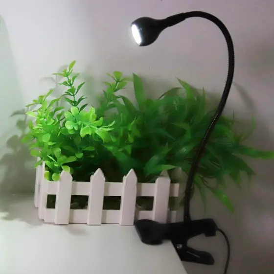Luminária LED de Leitura com Garra e Haste Flexível USB para Mesa, Cama e Escritório