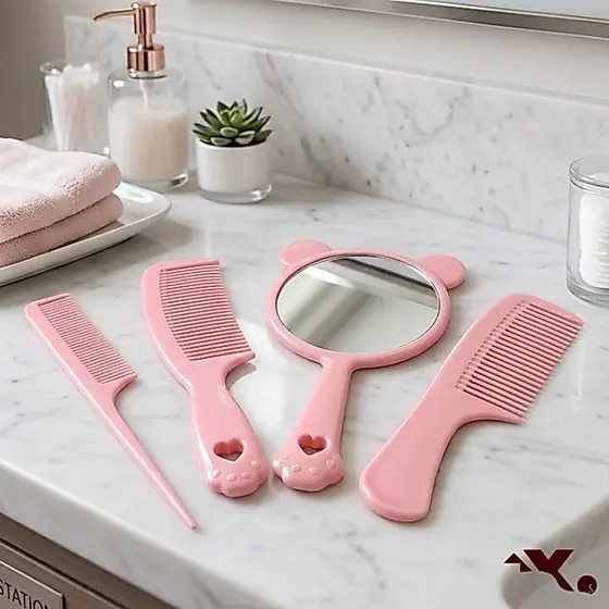 Kit Beleza em Várias Cores com Espelho de Gatinho e 3 Pentes com Diferentes Espaçamentos
