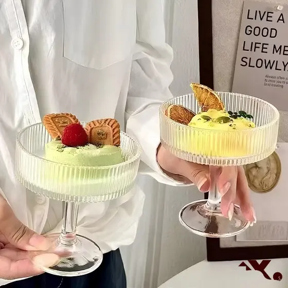 Taça Fio de Ouro de Vidro Rasa para Sobremesas e Bebidas com Textura Canelada e Alta Resistência