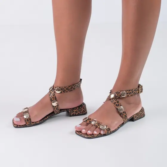 Sandália Feminina Salto Baixo Detalhes Metalizados Leve Confortável Elegante Moderno com Necessaire