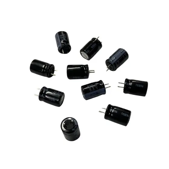 Kit com 30 Capacitor Eletrolítico 820uF 6.3V Radial 8x12mm