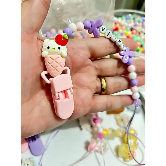 Prendedor de Chupeta Personalizado com nome (emResina)