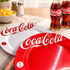 Prato Raso Coca-Cola em Plástico Resistente - Unidade Vermelho e Branco com Estampa Temática