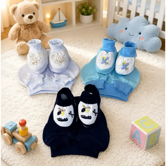 Kit Pantufa bordada, Touca e Luvas, Para Bebê Temos 2 Opções Kit 3 e 9 Peças Malha Hipoalergênico 100% algodão.