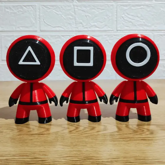 Kit 3 Bonecos da Série - Vermelhos Geek – Mini Colecionáveis – Impressos em 3D – Estilo Geométrico