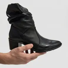 Bota Preta Feminina Couro Legítimo com Zíper e Salto Confortável
