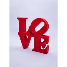 Letreiro "LOVE" em Estilo Moderno e Criativo