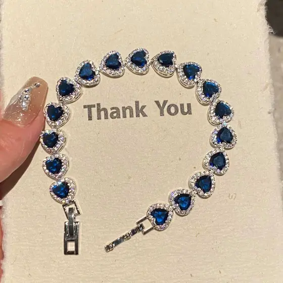 Pulseira retrô requintada de luxo leve de alto valor, joias de mão para namorada, joias com design de amor