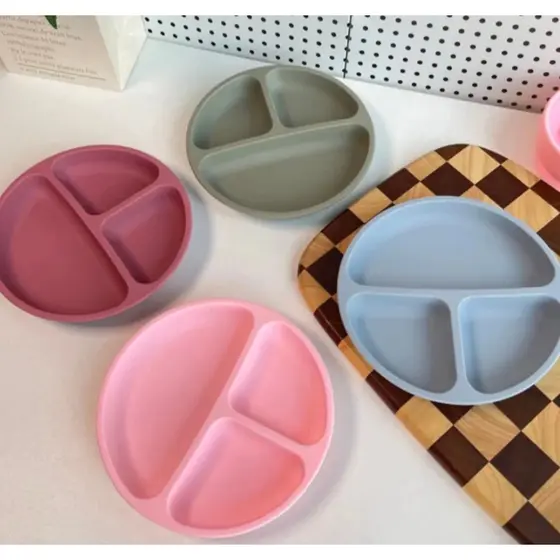 Prato Pratinho Infantil Silicone com Ventosa e Divisórias intodução alimentar Para Bebê Antiderrapantes