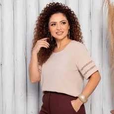 Blusa Feminina Viscolinho com Renda nas Mangas | Elegante, Confortável e Moderna Moda Evangélica