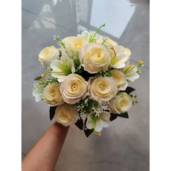 Buquê de casamento com lírios --4716