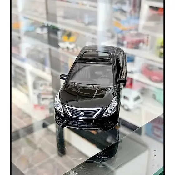 Miniatura Carrinho Metal Escala 1/36 Nissan Versa Abre As Portas